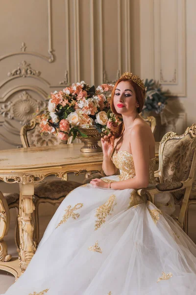 Elegante Europese Vrouw Modieuze Fancy Avond Lange Jurk Kleding Concept — Stockfoto