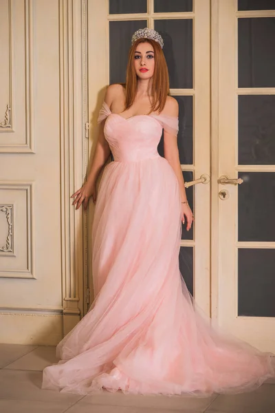 Elegant European Woman Fashionable Fancy Evening Long Dress Clothes Concept — Foto Stock