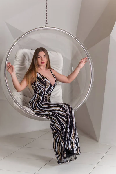 Mujer Magnífico Brillante Vestido Brillante Noche Larga Tendencia Moda Para —  Fotos de Stock