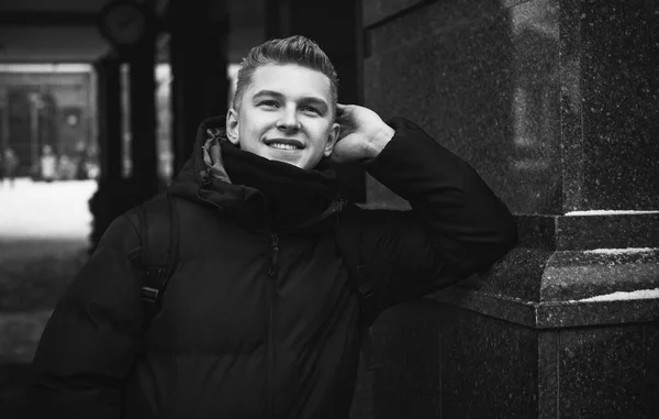 Πορτρέτο Του Νεαρού Ξανθό Άντρα Σκανδιναβική Εμφάνιση Τον Τρόπο Ζωής — Φωτογραφία Αρχείου