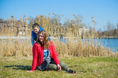  Çocuk hayatı, genç erkek yaşam tarzı. Çocukluk kavramı, sıradan insanlar.