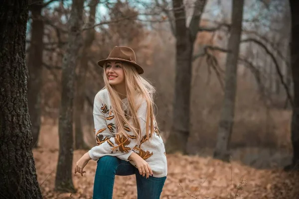 Mujer Talla Grande Aspecto Americano Europeo Pasea Disfruta Vida Una —  Fotos de Stock