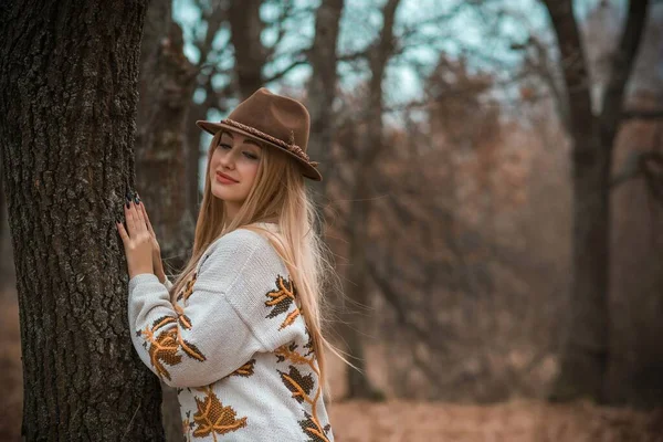 Kvinna Storlek Amerikanska Eller Europeiska Utseende Promenader Och Njuta Livet — Stockfoto