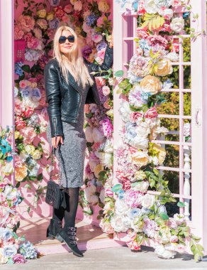 Sonbahar - sonbahar sezonu, büyük beden kadınlar için gündelik tarz. Moda kıyafetleri ve kıyafet malzemeleri.