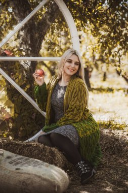 Sonbahar - sonbahar sezonu, büyük beden kadınlar için gündelik tarz. Moda kıyafetleri ve kıyafet malzemeleri.