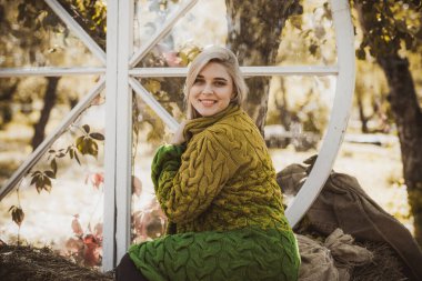 Sonbahar - sonbahar sezonu, büyük beden kadınlar için gündelik tarz. Moda kıyafetleri ve kıyafet malzemeleri.