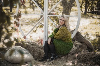 Sonbahar - sonbahar sezonu, büyük beden kadınlar için gündelik tarz. Moda kıyafetleri ve kıyafet malzemeleri.