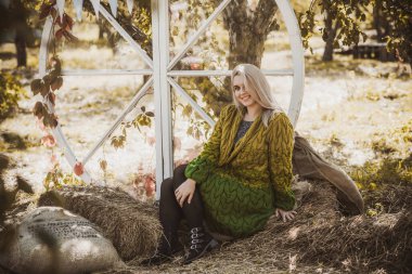 Sonbahar - sonbahar sezonu, büyük beden kadınlar için gündelik tarz. Moda kıyafetleri ve kıyafet malzemeleri.