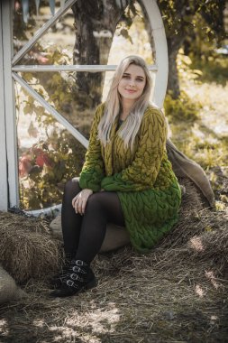 Sonbahar - sonbahar sezonu, büyük beden kadınlar için gündelik tarz. Moda kıyafetleri ve kıyafet malzemeleri.