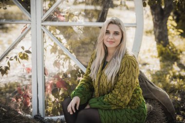 Sonbahar - sonbahar sezonu, büyük beden kadınlar için gündelik tarz. Moda kıyafetleri ve kıyafet malzemeleri.