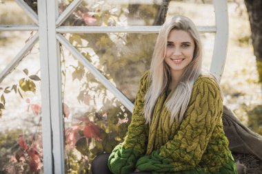 Sonbahar - sonbahar sezonu, büyük beden kadınlar için gündelik tarz. Moda kıyafetleri ve kıyafet malzemeleri.