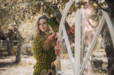 Sonbahar - sonbahar sezonu, büyük beden kadınlar için gündelik tarz. Moda kıyafetleri ve kıyafet malzemeleri.