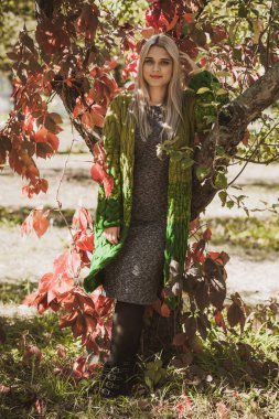 Sonbahar - sonbahar sezonu, büyük beden kadınlar için gündelik tarz. Moda kıyafetleri ve kıyafet malzemeleri.