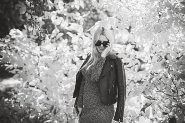 Sonbahar - sonbahar sezonu, büyük beden kadınlar için gündelik tarz. Moda kıyafetleri ve kıyafet malzemeleri.