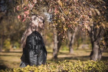 Sonbahar - sonbahar sezonu, büyük beden kadınlar için gündelik tarz. Moda kıyafetleri ve kıyafet malzemeleri.
