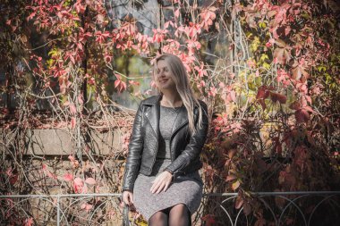 Sonbahar - sonbahar sezonu, büyük beden kadınlar için gündelik tarz. Moda kıyafetleri ve kıyafet malzemeleri.