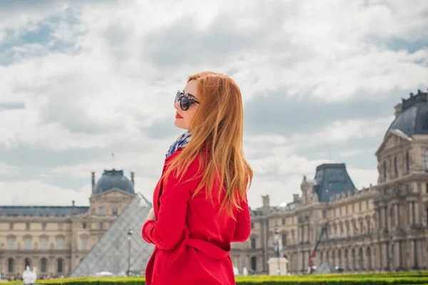 Vacanze Parigi Francia Bella Donna Alla Moda Riposa Nel Centro — Foto Stock