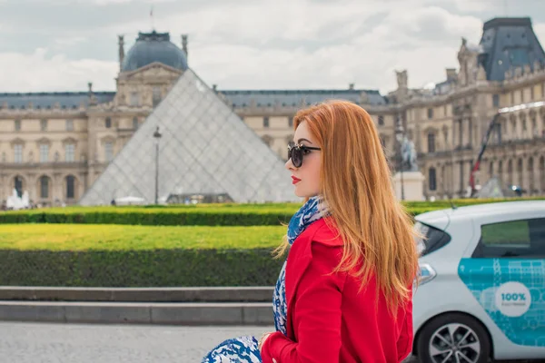 Vacanze Parigi Francia Bella Donna Alla Moda Riposa Nel Centro — Foto Stock