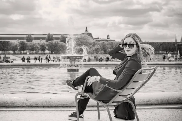 Férias Paris França Mulher Bonita Moda Descansa Centro Cidade Conceito — Fotografia de Stock