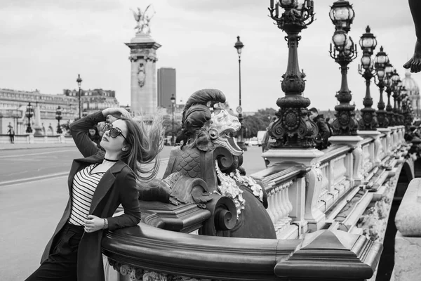 Férias Paris França Mulher Bonita Moda Descansa Centro Cidade Conceito — Fotografia de Stock