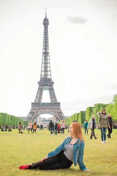 Nyaralás Párizsban Franciaországban Divatos Csinos Pihen Város Központjában Nyaralás Koncepciója — Stock Fotó