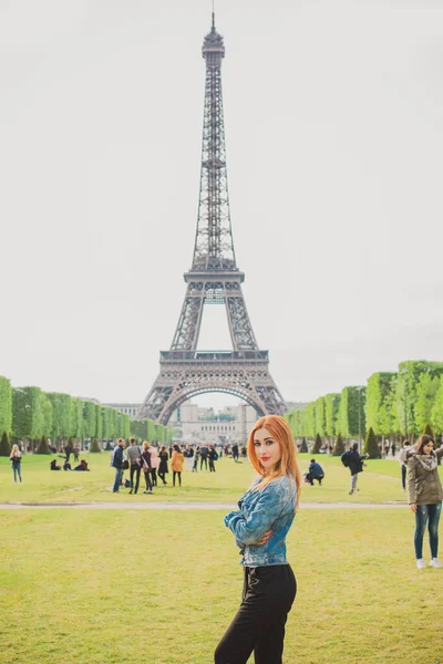 Férias Paris França Mulher Bonita Moda Descansa Centro Cidade Conceito — Fotografia de Stock