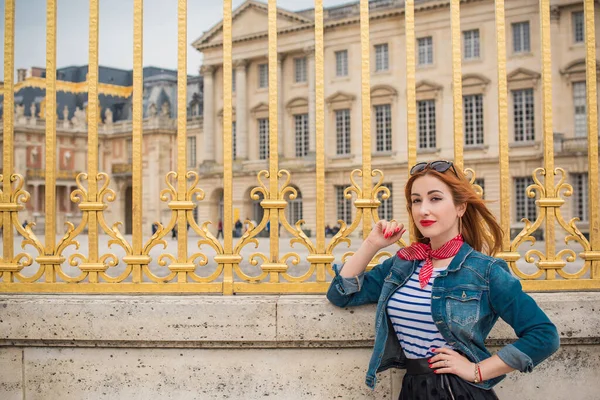 Vacanze Parigi Francia Alla Moda Bella Donna Riposo Nel Centro — Foto Stock