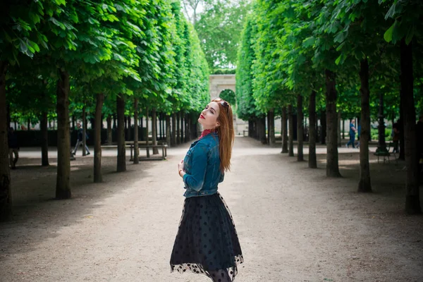 Vacances Paris France Jolie Femme Mode Repose Dans Centre Ville — Photo