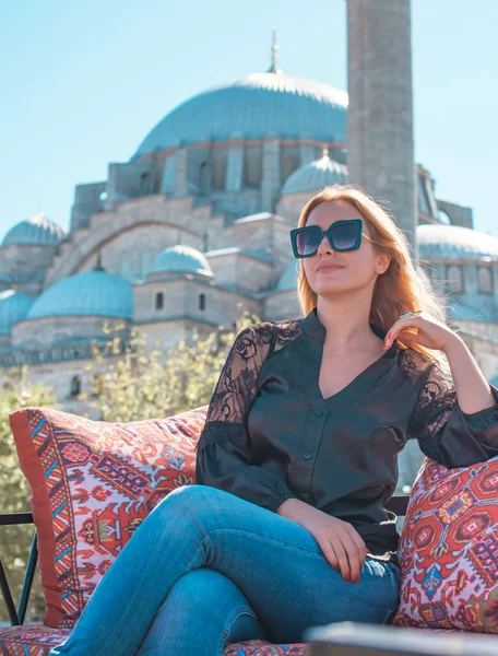 Viaggiare Concetto Vacanza Signora Strade Della Città Istanbul Vedute Panoramiche — Foto Stock