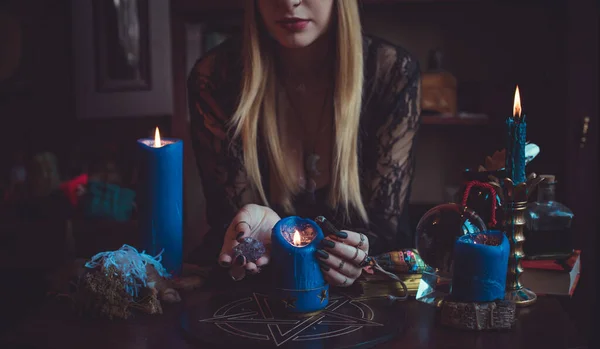 Conceito Adivinhação Previsões Destino Magia Elementos Wicca Uma Mesa Olhada — Fotografia de Stock