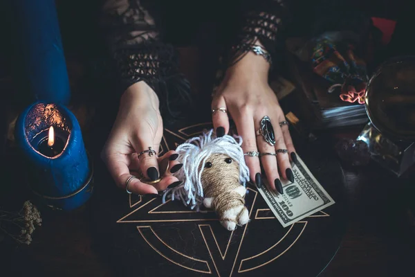 Para Çekmek Için Ayin Büyü Pagan Büyüsü Kader Kehaneti Cadı — Stok fotoğraf