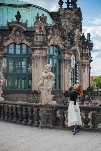 Mujer Vieja Europa Vacaciones Tiempo Viaje Estilo Vintage Ropa Vista — Foto de Stock