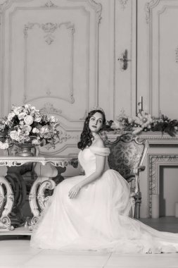 Akşam elbisesi konsepti, şık bir tarz. Gece elbiseli kadın. Hanımlar için kıyafetler, ilham.