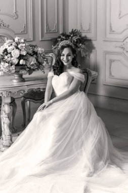 Akşam elbisesi konsepti, şık bir tarz. Gece elbiseli kadın. Hanımlar için kıyafetler, ilham.