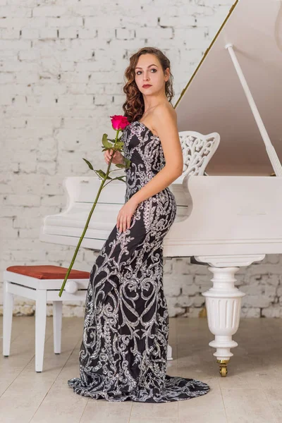 Avondjurken Concept Elegante Fancy Stijl Vrouw Avondjurk Kleding Voor Dames — Stockfoto