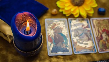 Ukrayna için dua et, barış kavramı, dünyayı kurtar, Tarot kartları anlatıyor. Avrupa, Kiev Ukrayna, 2 Mart: İllüstrasyon Editörü