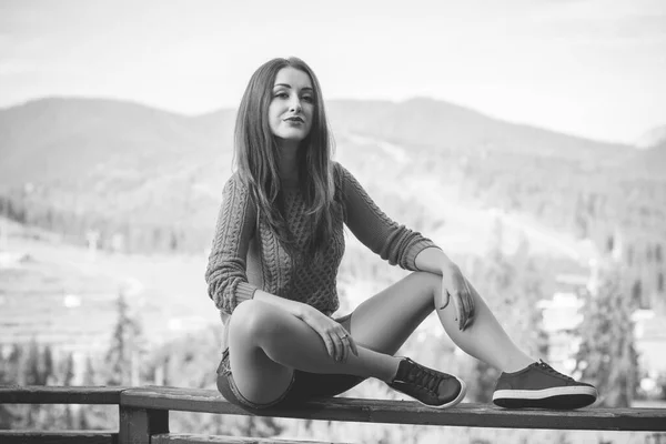 Beautiful Harmonious Morning Vacation Mountains Girl Enjoying Day Beautiful Landscapes — Stock Photo, Image