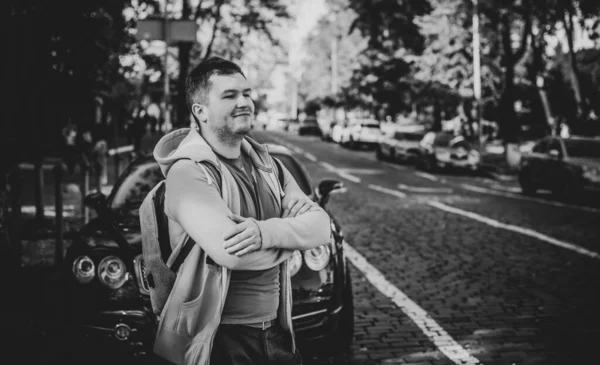 Trevlig Man Utomhus Porträtt Guy Stadens Gator Leende Människor Koncept — Stockfoto