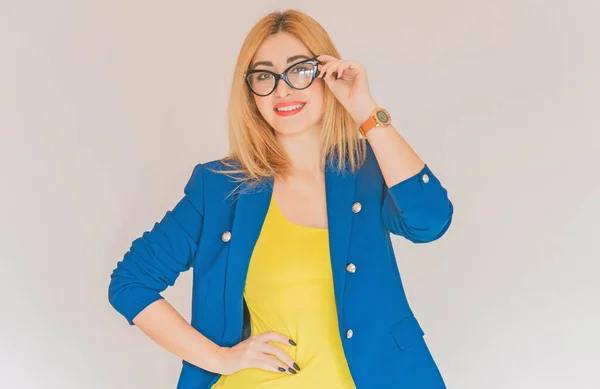 Zakelijke Stijl Voor Dames Vrouwen Blauwe Jas Gele Top Modieus — Stockfoto