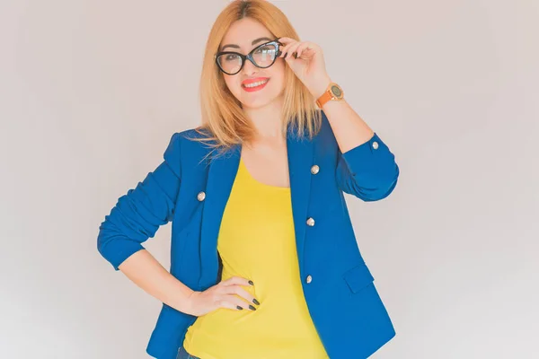 Estilo Negócios Para Senhoras Mulheres Casaco Azul Top Amarelo Conceito — Fotografia de Stock