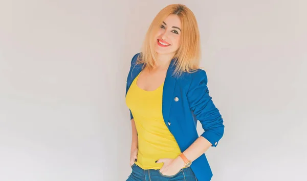 Estilo Negocio Para Damas Mujeres Con Chaqueta Azul Top Amarillo — Foto de Stock