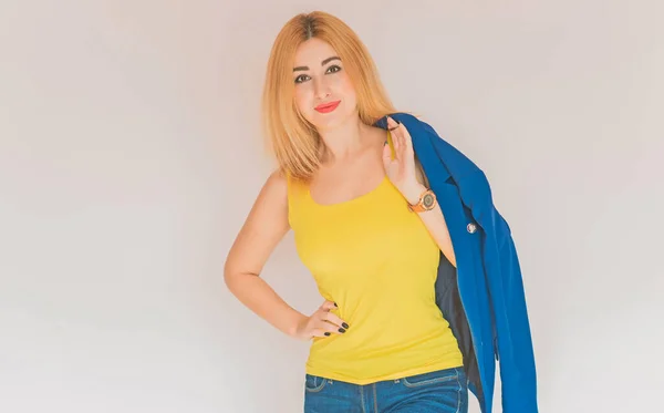 Επιχειρηματικό Στυλ Για Κυρίες Γυναίκες Μπλε Σακάκι Και Κίτρινο Τοπ — Φωτογραφία Αρχείου