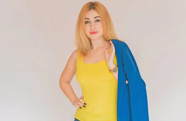 Styl Biznesowy Dla Pań Kobiet Niebieskiej Kurtce Żółtej Bluzce Modna — Zdjęcie stockowe