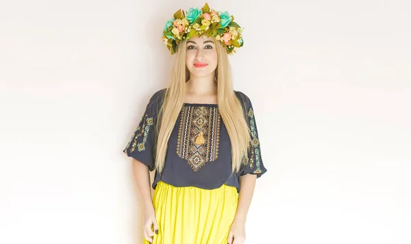 Femme Ukrainienne Mode Broderie Chemise Traditionnelle Concept Ukraine Courageuse Peuple — Photo