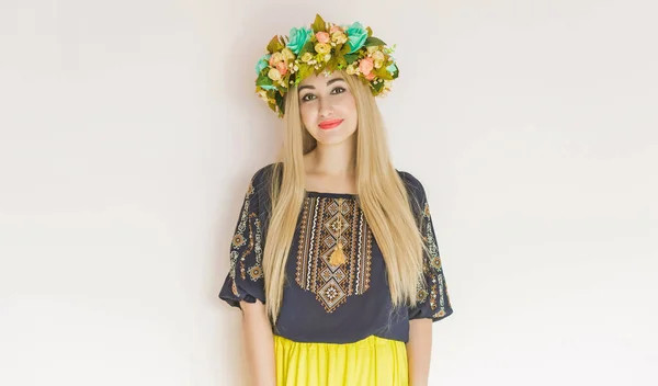 Ukrainska Fashionabla Kvinna Broderi Traditionell Skjorta Begreppet Modiga Ukraina Och — Stockfoto