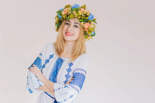 Geleneksel Nakış Işlemeli Ukraynalı Bir Kadın Cesur Ukrayna Kavramı Ülkenin — Stok fotoğraf