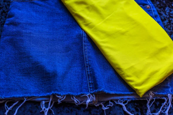 Желто Синий Тренд Одежде Весна Летняя Коллекция Модный Цвет Покоя — стоковое фото