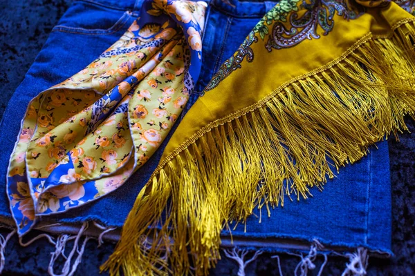 Tendencia Azul Amarilla Ropa Primavera Colección Veraniega Color Moda Paz — Foto de Stock