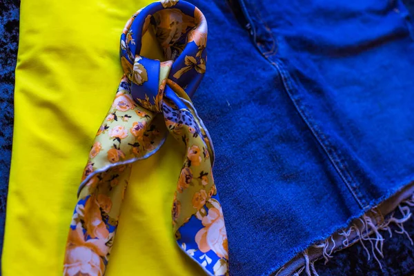 Gele Blauwe Trend Kleding Lente Zomer Collectie Modieuze Kleur Van — Stockfoto