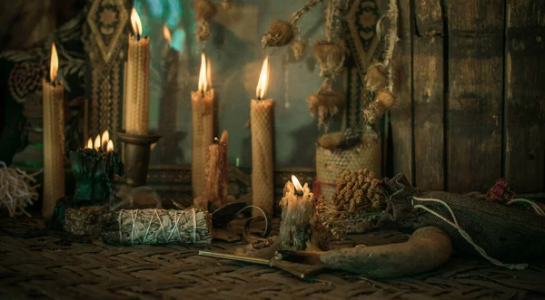 Kaarsen Branden Het Altaar Krachtige Magie Tussen Kaarsen Heidense Wicca — Stockfoto